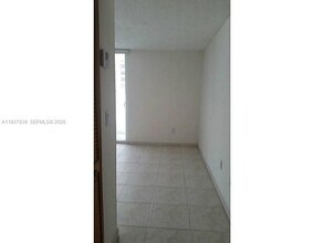 2457 Collins Ave in Miami Beach, FL - Building Photo - Building Photo