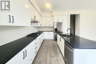 84 Shepherd Dr in Barrie, ON - Building Photo - Building Photo