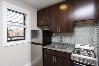 4551 N Damen Ave, Unit 403 in Chicago, IL - Foto de edificio - Building Photo