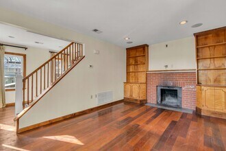 9 Old Wood Rd in Edgewater, NJ - Building Photo - Building Photo