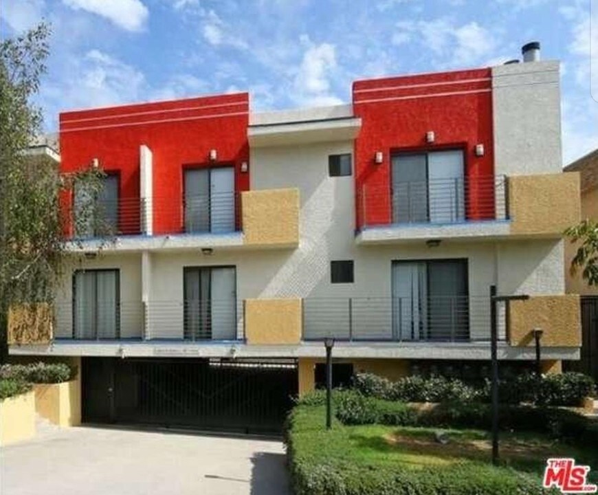 10740 Lawler St, Unit 10 in Los Angeles, CA - Foto de edificio