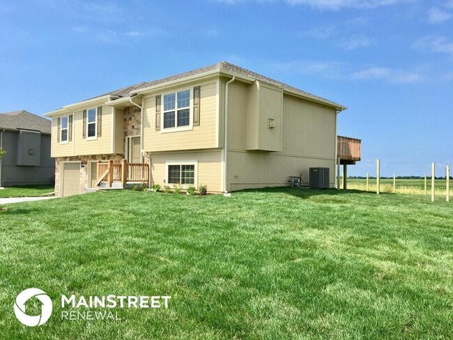 19124 Corbyn Ln in Smithville, MO - Foto de edificio - Building Photo