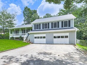 725 Creek Trail NW in Kennesaw, GA - Building Photo - Building Photo