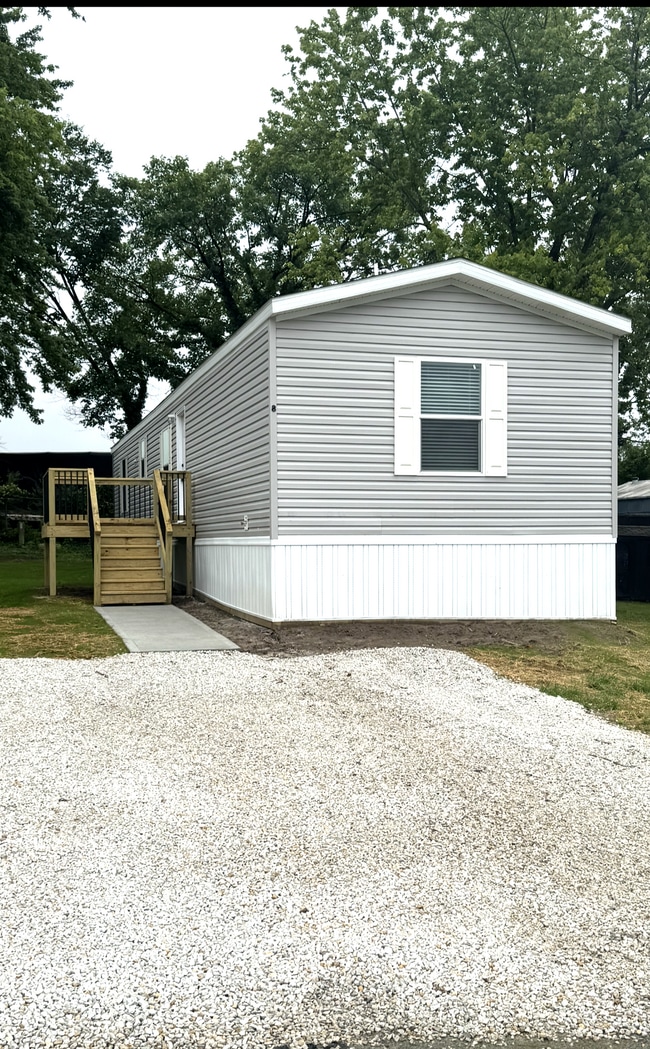 property at 8 Fox Haven Dr