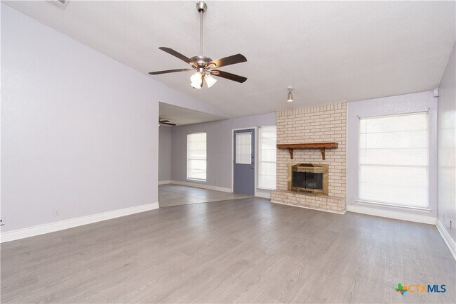 1801 Farhills Dr in Killeen, TX - Building Photo - Building Photo