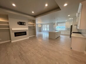 254 N Figwood Ct in Post Falls, ID - Foto de edificio - Building Photo