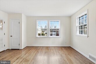 904 N Ivy St in Arlington, VA - Foto de edificio - Building Photo