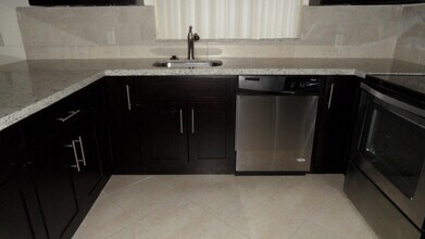 9100 NW 26th Pl in Sunrise, FL - Building Photo - Building Photo