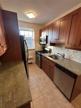 220 Pelham Rd in New Rochelle, NY - Foto de edificio - Building Photo