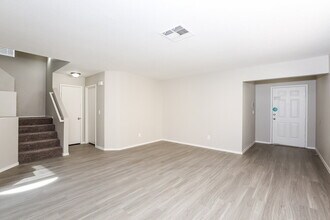 6349 Rose Tree Ln in Las Vegas, NV - Building Photo - Building Photo