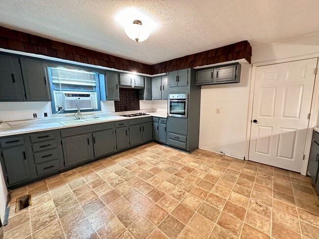 721 US-62 in Grand Rivers, KY - Building Photo - Building Photo