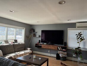 65 Morning Glory Rd in Levittown, NY - Building Photo - Building Photo