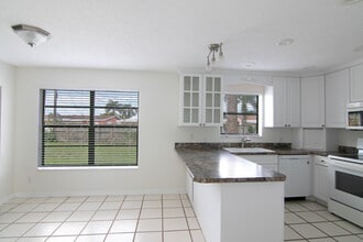 5925 Longbow Ln in West Palm Beach, FL - Building Photo - Building Photo