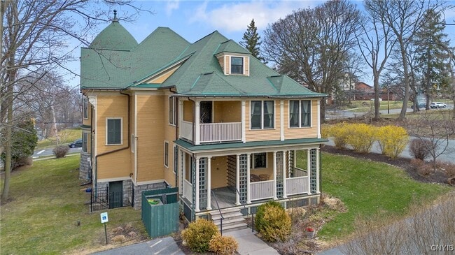 property at 2004 E Genesee St