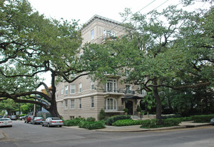 3823 St Charles Ave in New Orleans, LA - Building Photo