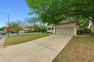 9312 Roxanna Dr in Austin, TX - Building Photo - Building Photo