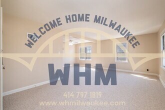 5050 N Bay Ridge Ave in Whitefish Bay, WI - Building Photo - Building Photo