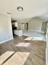 5719 Verracio Ct, Unit 329 in San Antonio, TX - Foto de edificio - Building Photo