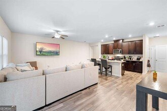 1070 Sunny Lk Dr in Lawrenceville, GA - Building Photo - Building Photo