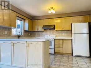 2087 Golden Orchard Trail in Oakville, ON - Building Photo - Building Photo