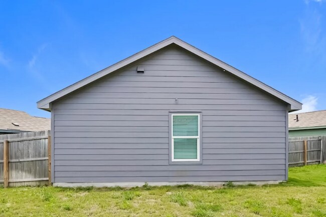 7347 Plata Cir in San Antonio, TX - Foto de edificio - Building Photo