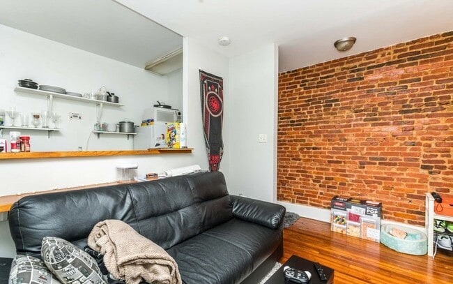 2841 n Calvert Street, Unit 2R in Baltimore, MD - Building Photo - Building Photo