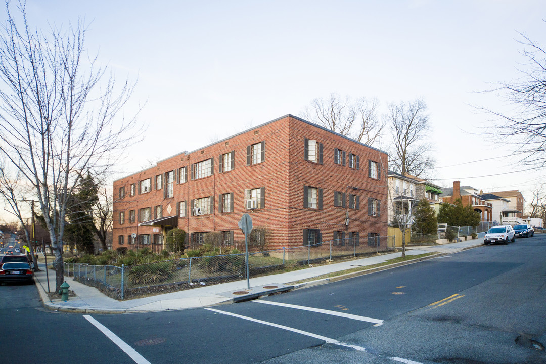 405 Division Ave NE in Washington, DC - Foto de edificio