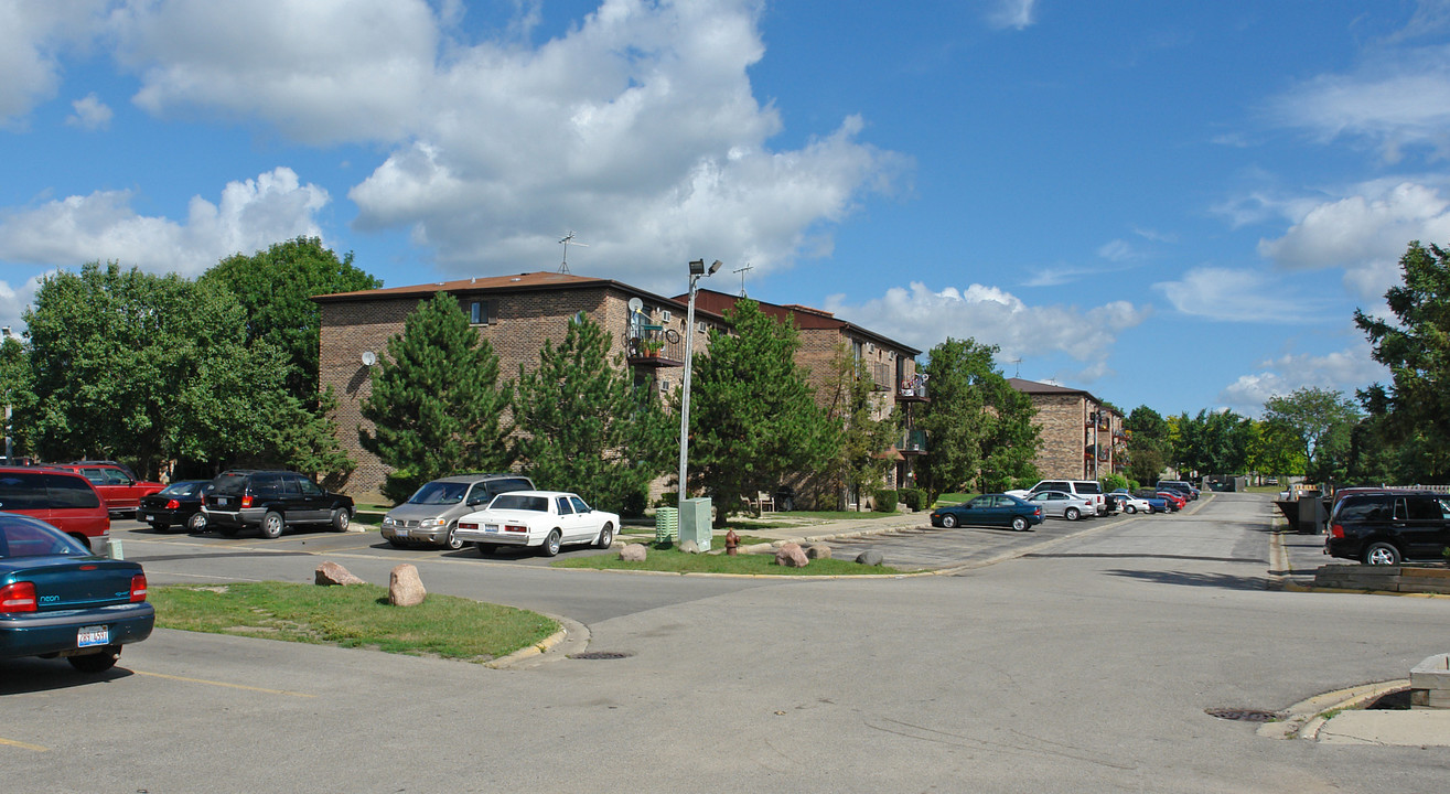 1956 Green Ln in Palatine, IL - Foto de edificio