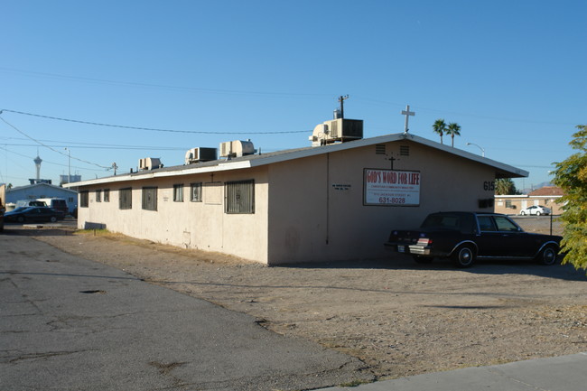 615 Jackson Ave in Las Vegas, NV - Foto de edificio - Building Photo