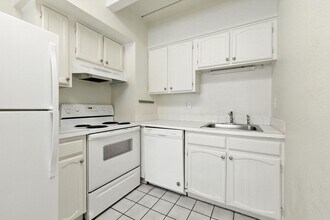 590 Logan St in Denver, CO - Building Photo - Building Photo