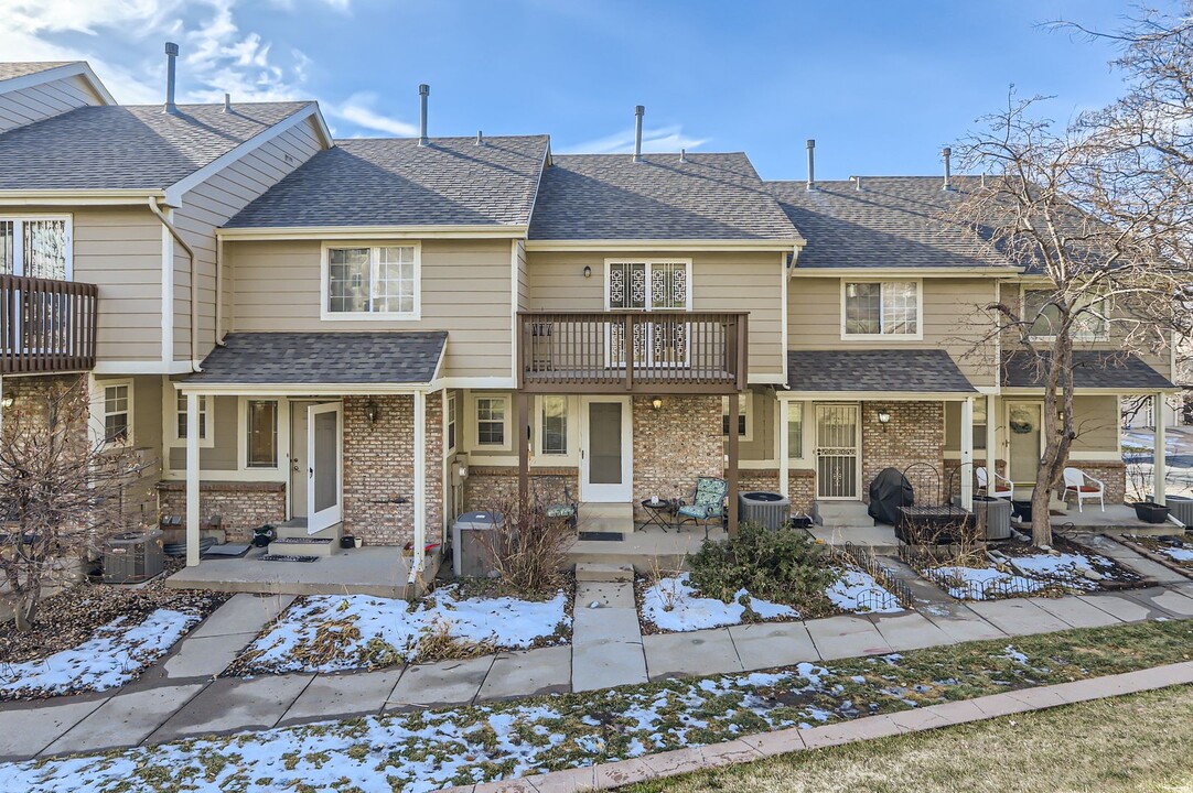 1470 S Quebec Way in Denver, CO - Foto de edificio