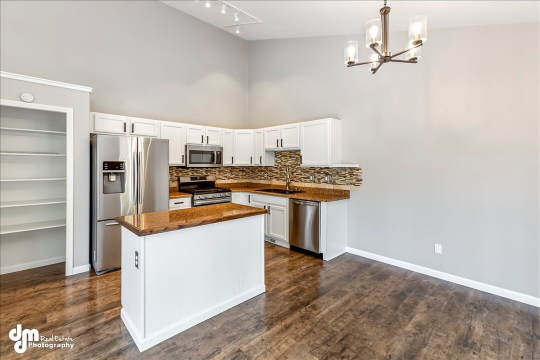 8973 Northwood Park Cir in Eagle River, AK - Building Photo