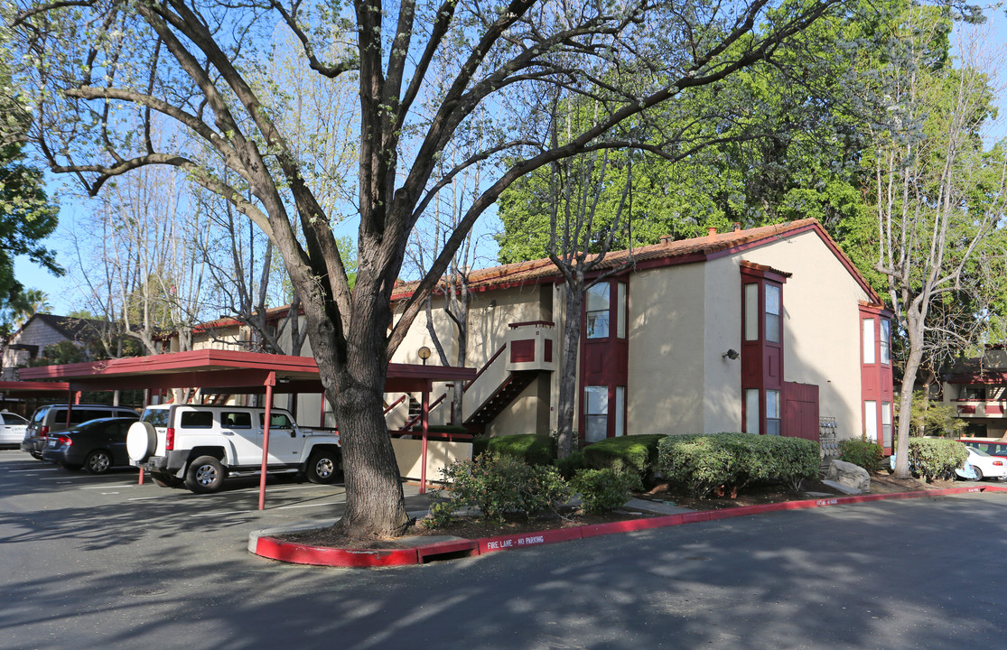 Monument Oaks in Concord, CA - Building Photo