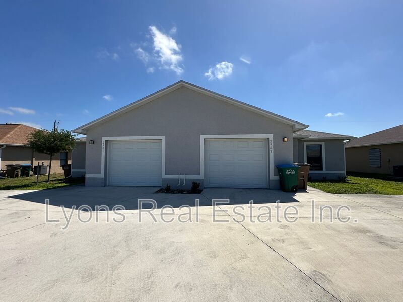2943 Skyline Blvd in Cape Coral, FL - Building Photo