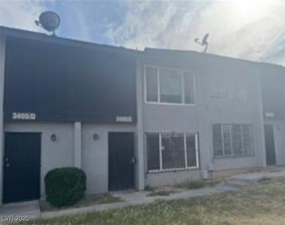 3405 Civic Center Dr in North Las Vegas, NV - Building Photo