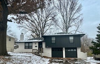 11700 E 56 St in Raytown, MO - Building Photo