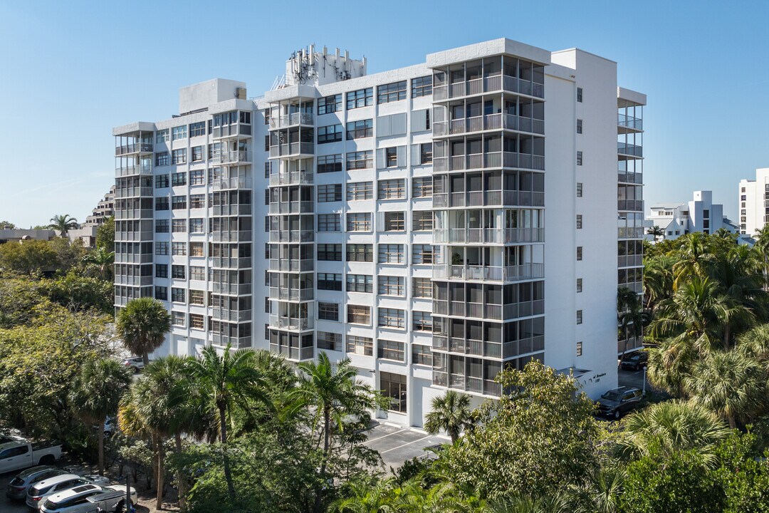 Island Breakers in Key Biscayne, FL - Building Photo