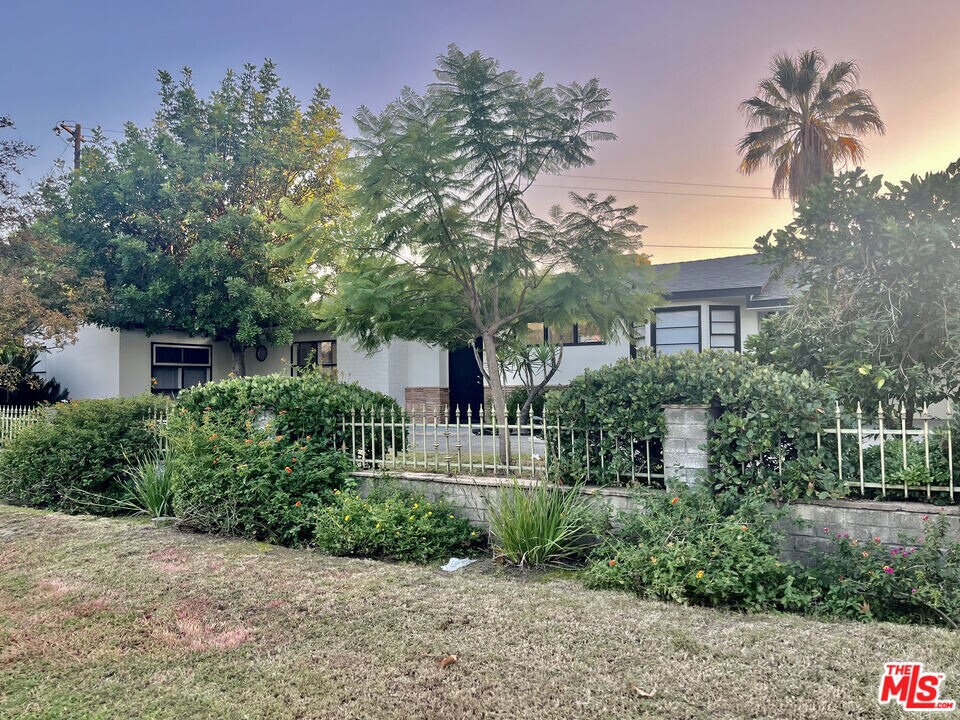 4675 Laurelgrove Ave in Los Angeles, CA - Building Photo