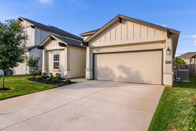 16622 Daylight Ln in Selma, TX - Building Photo - Building Photo