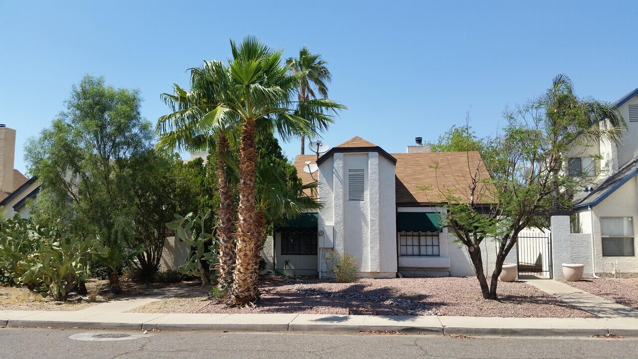 2114 W Monona Dr in Phoenix, AZ - Building Photo