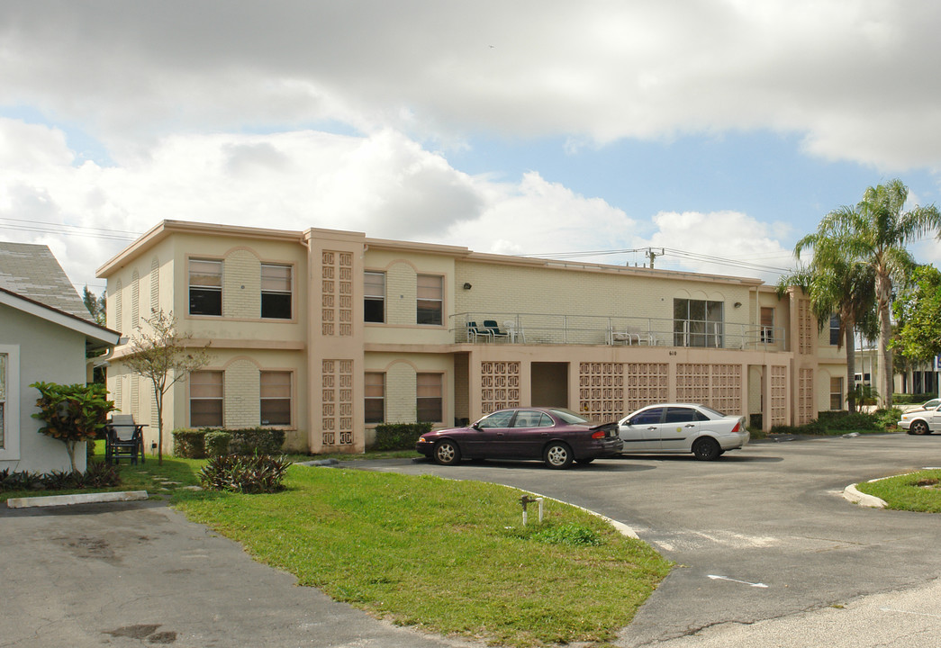 610 SE 2nd Ave in Boynton Beach, FL - Building Photo