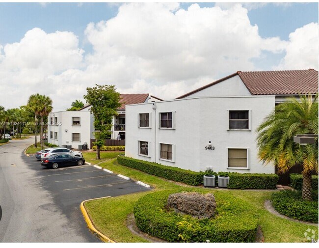 9435 Fontainebleau Blvd in Miami, FL - Building Photo - Building Photo