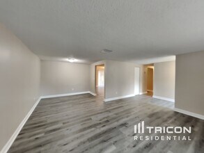 816 Granite Rd in Brandon, FL - Building Photo - Building Photo