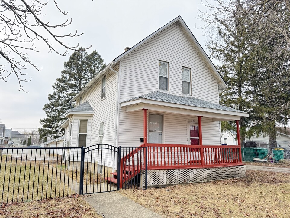 217 Henderson Ave in Joliet, IL - Building Photo