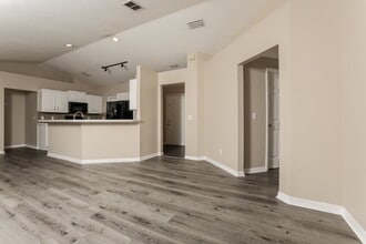 210 Bloxam Ave in Clermont, FL - Building Photo - Building Photo