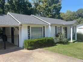 2208 Trenton Rd in Clarksville, TN - Building Photo