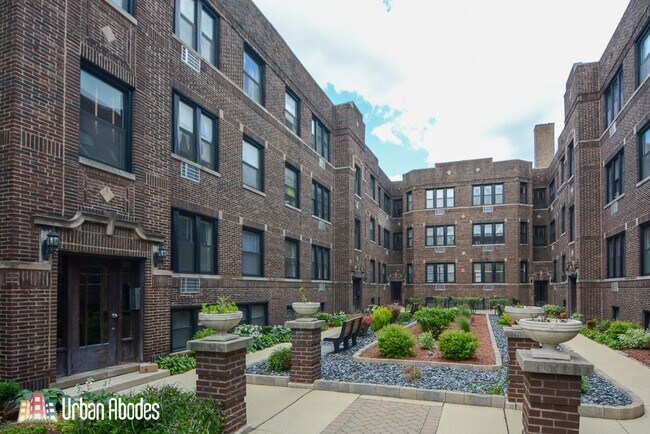 750 W Addison St, Unit M381
