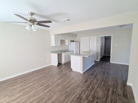 1960 Upland Dr in Houston, TX - Building Photo