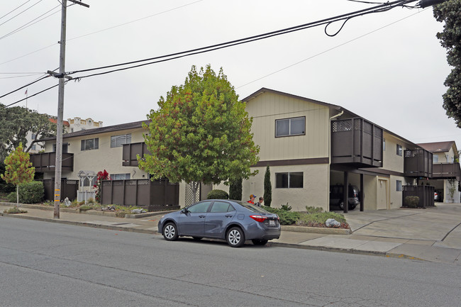 Fountain Apartments in Pacific Grove, CA - Foto de edificio - Building Photo