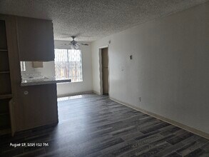 991 N Mollison Ave in El Cajon, CA - Foto de edificio - Building Photo